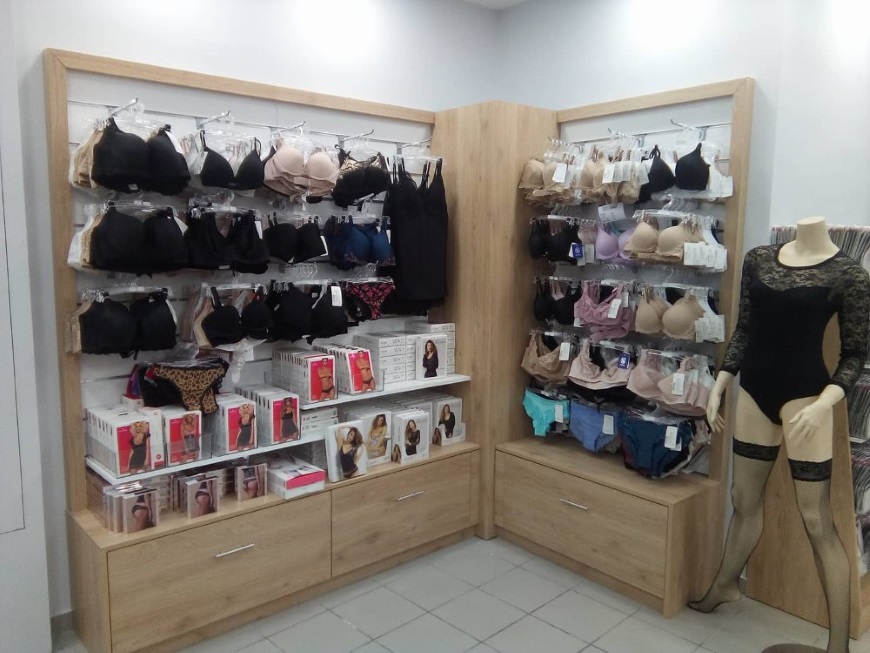 κατασκευη επιπλωσης καταστηματος εσωρουχων