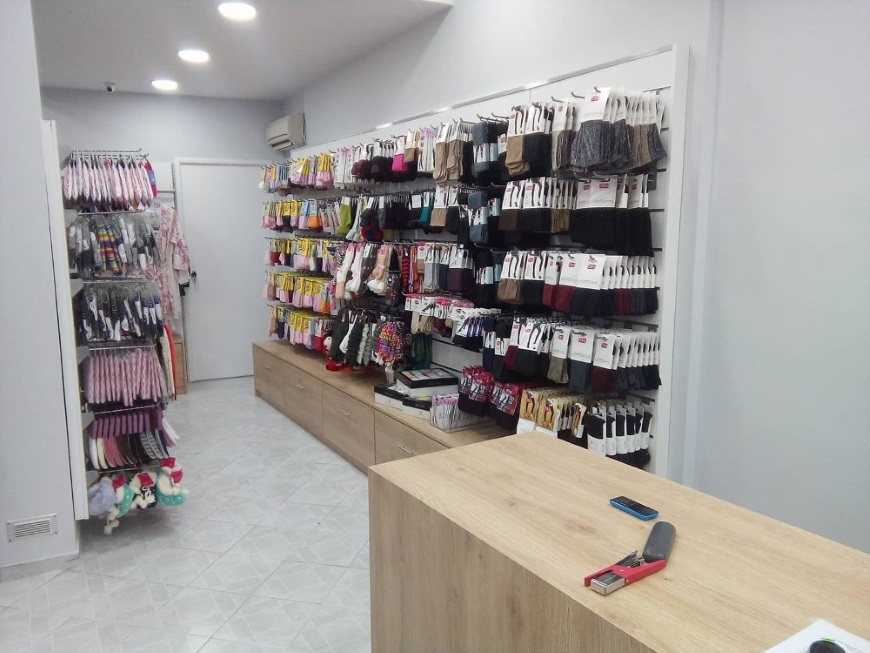 επιπλωσεις καταστηματων για μαγαζι εσωρουχων