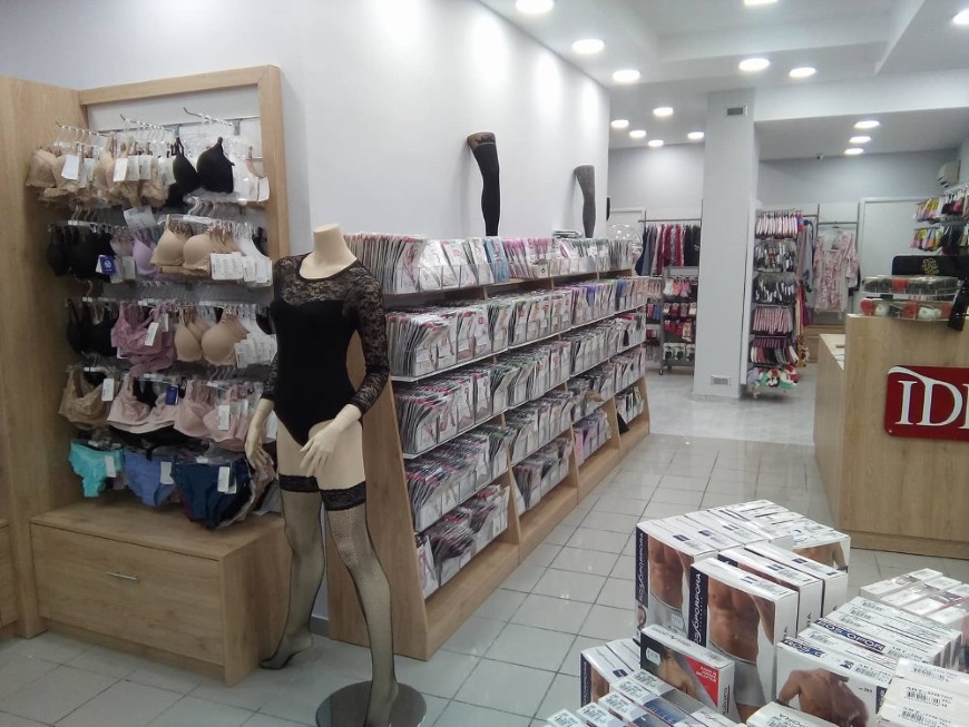 επιπλα και πανελ για καταστημα εσωρουχων