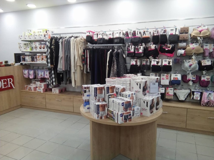 σχεδιασμος κατασκευη εξοπλισμος καταστηματος εσωρουχων