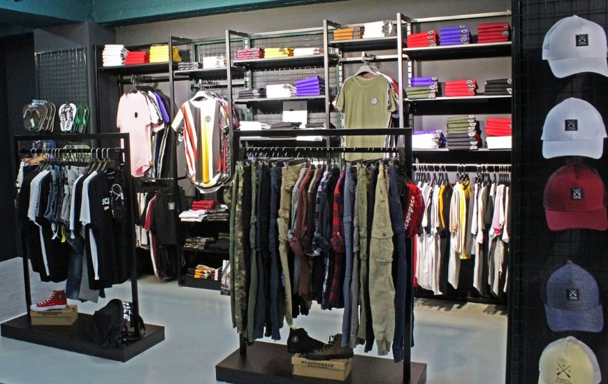 εξοπλισμοι ακταστηματων ενδυσης κρεμαση ρουχων και ραφια